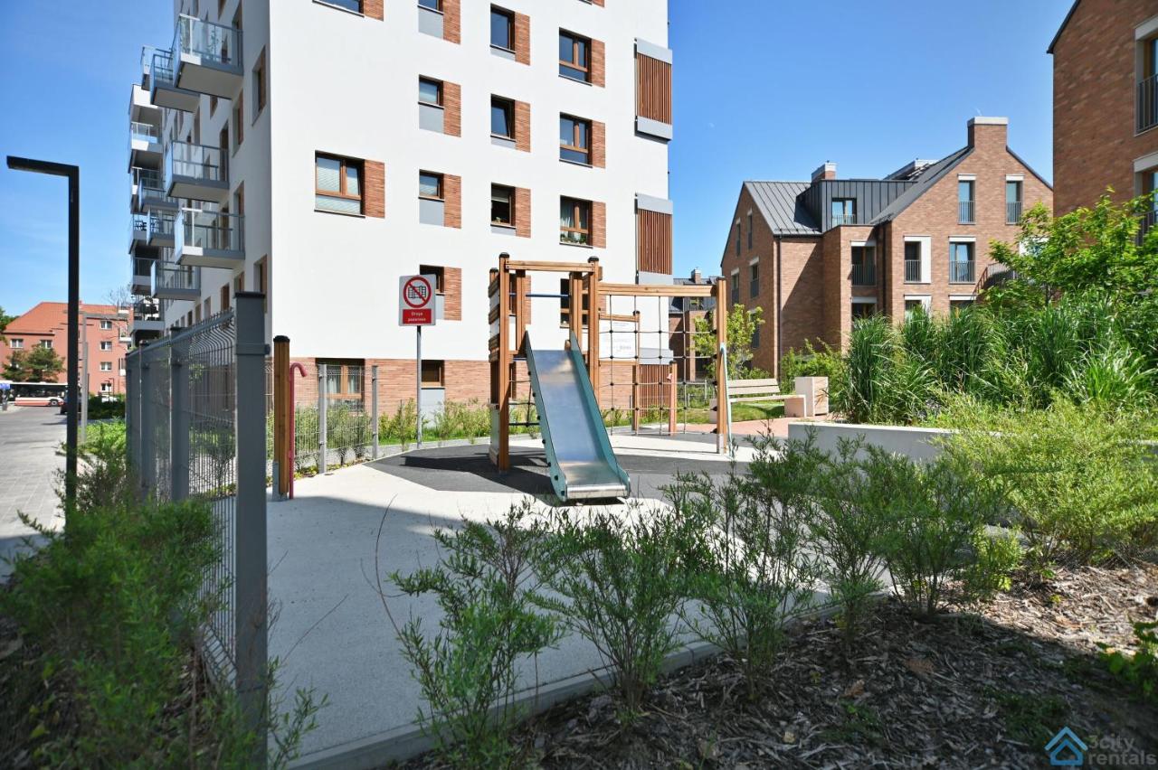 Beige 3City Apartment With Parking In Gdansk By Noclegi Renters Exterior photo