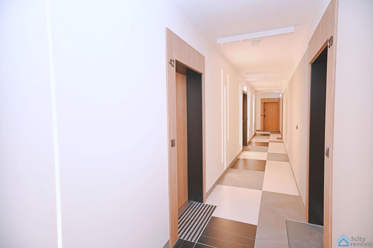 Beige 3City Apartment With Parking In Gdansk By Noclegi Renters Exterior photo