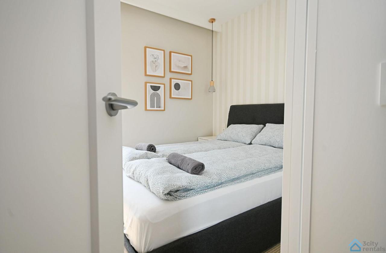 Beige 3City Apartment With Parking In Gdansk By Noclegi Renters Exterior photo